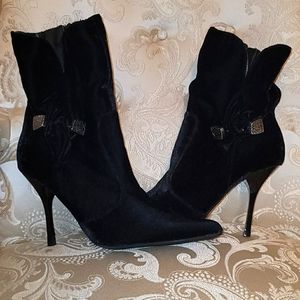 Black heel boots